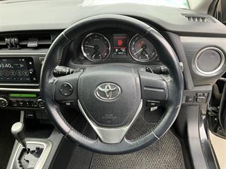 2013 Toyota Auris - Thumbnail