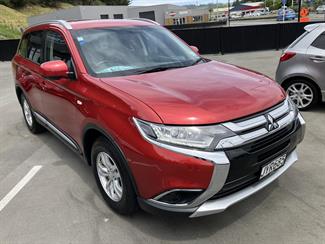 2016 Mitsubishi Outlander - Thumbnail