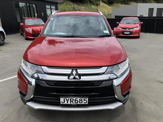 2016 Mitsubishi Outlander - Thumbnail